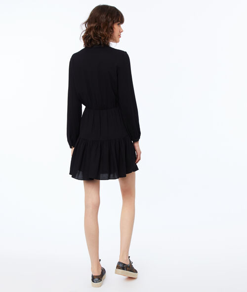 Vestido manga larga liso negro.