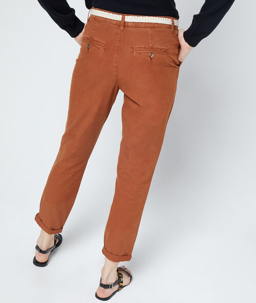 Pantalón chino con cinturón y algodón bio Pantalón chino con cinturón y algodón bio