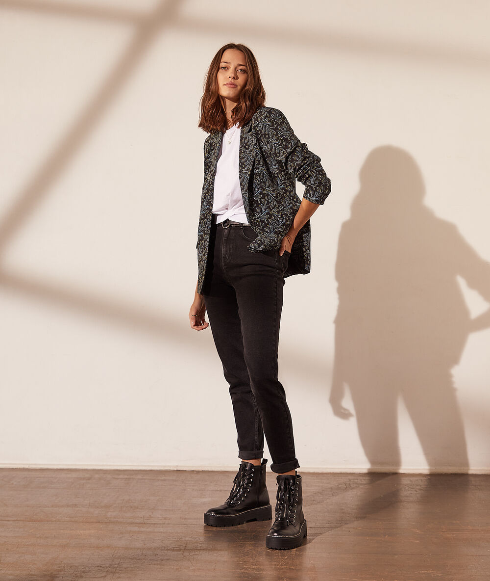 Americana estampada negro.