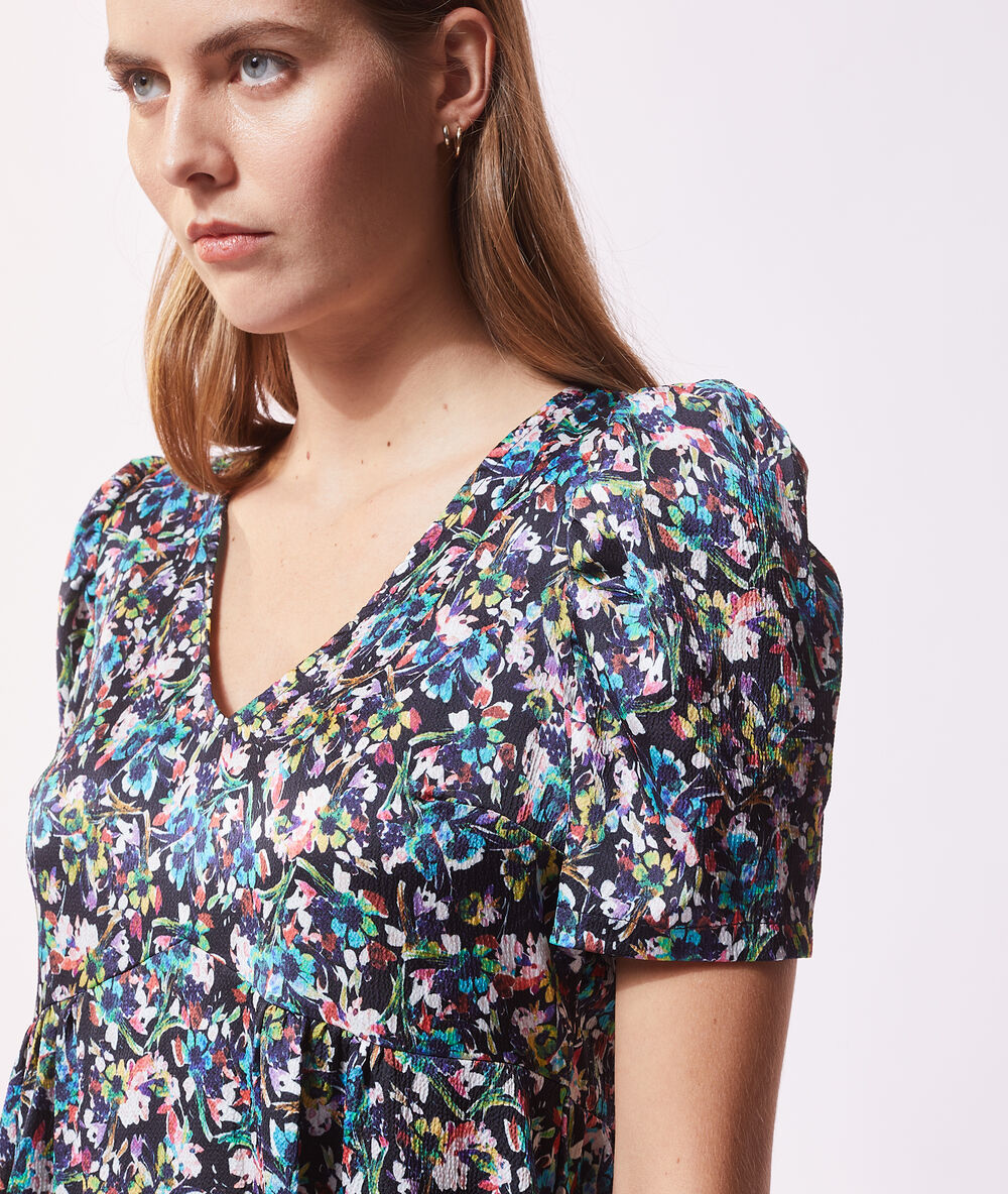 Vestido estampado floral negro.