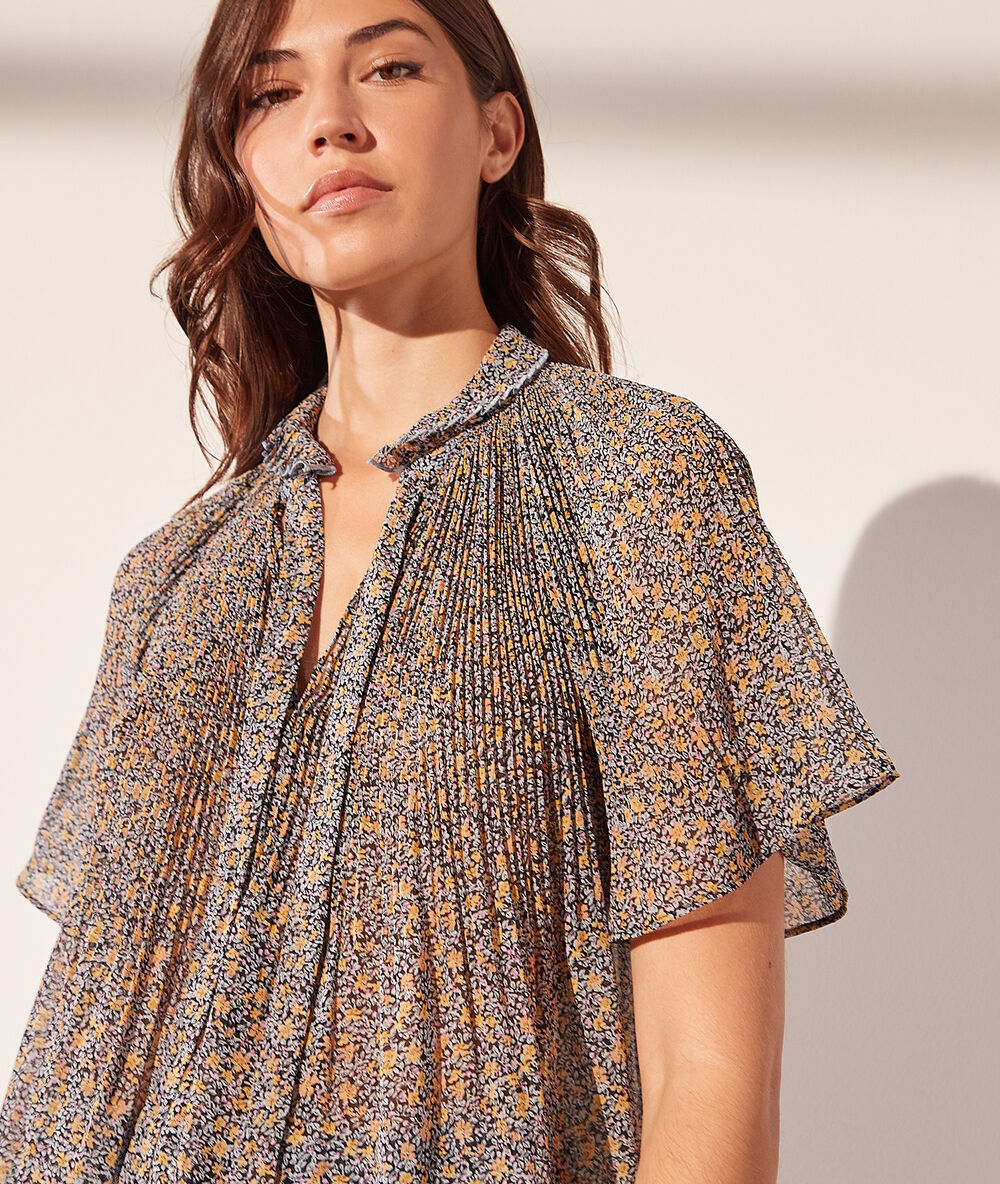 Blusa estampada multicolor.