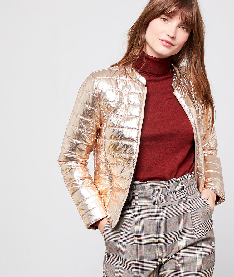 Chaqueta corta dorado.