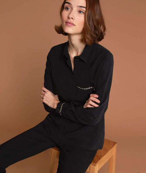 Camisa con bolsillo delantero 100% tencel negro.