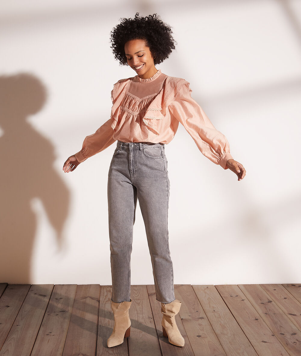 Blusa con volantes melocotón.