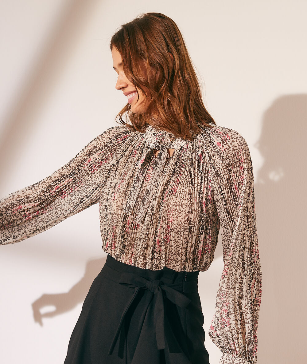 Blusa estampado floral crudo.