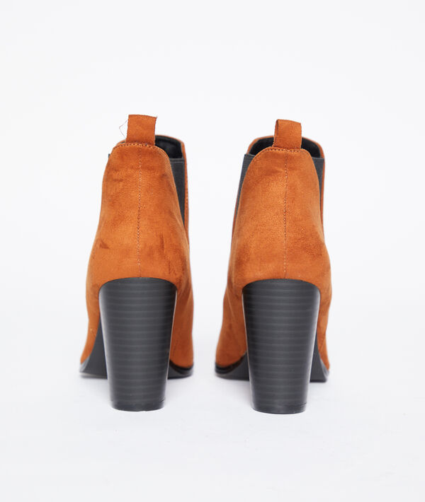 Botines de punta con talón Botines de punta con talón