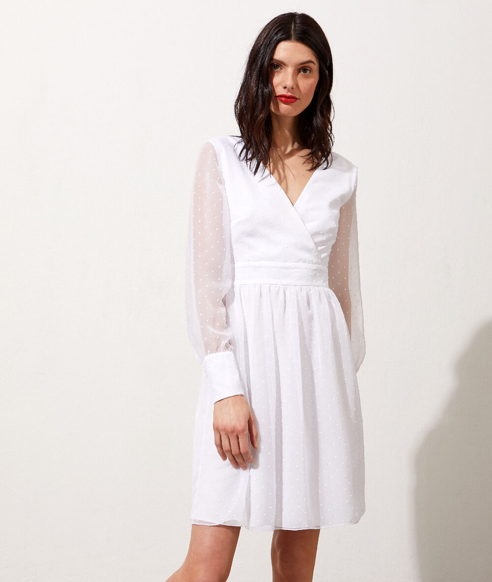 Vestido espalda escotada con plumetis crudo.