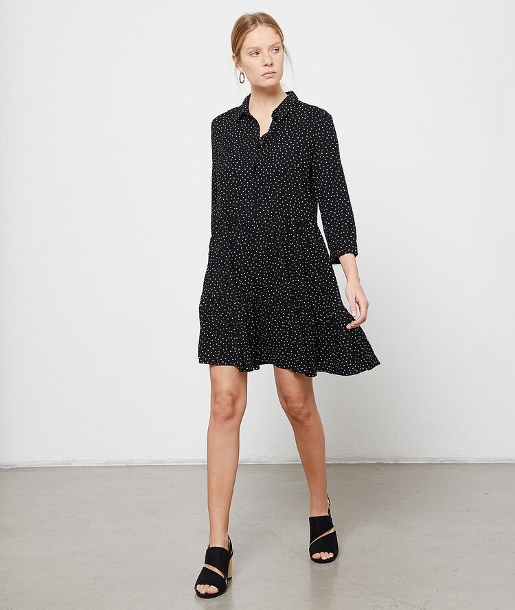 Vestido camisero de lunares negro.