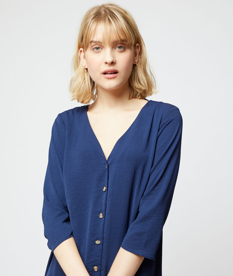 Vestido camisero azul marino.