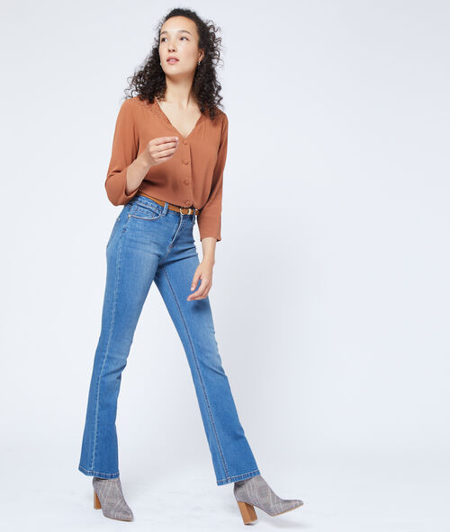Blusa abotonada de guipur sabana.