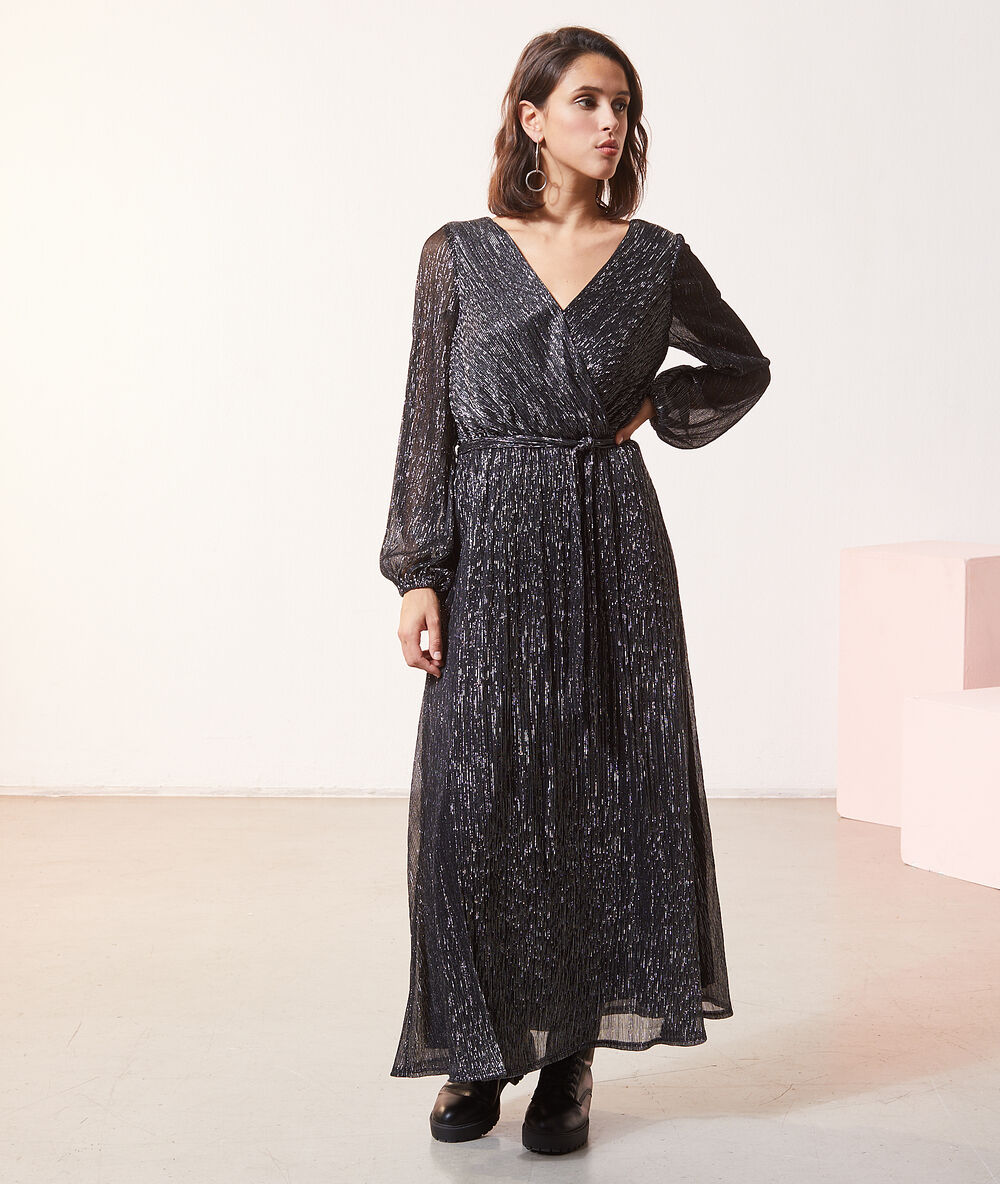 Robe longue à fils métallisés noir.