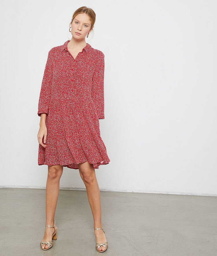 Vestido camisero estampado de corazones carmín.