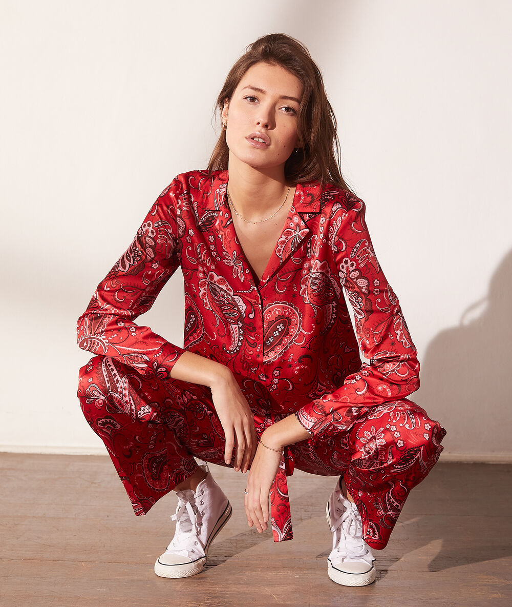 Pantalón estampado bandana rojo.