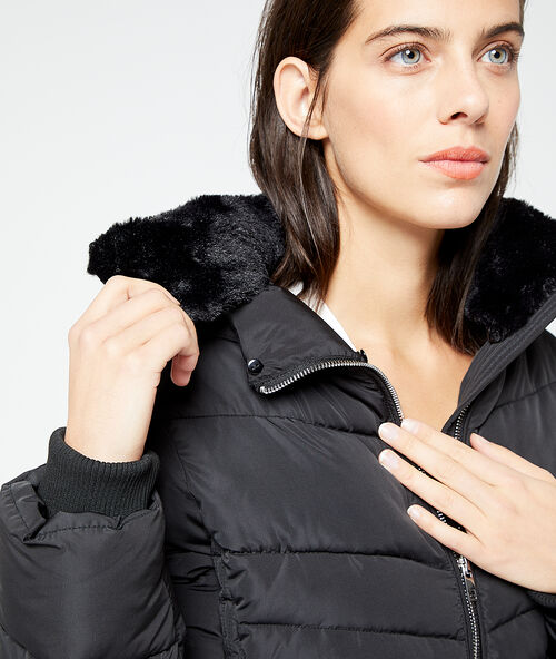 Chaqueta de piel sintética negro.