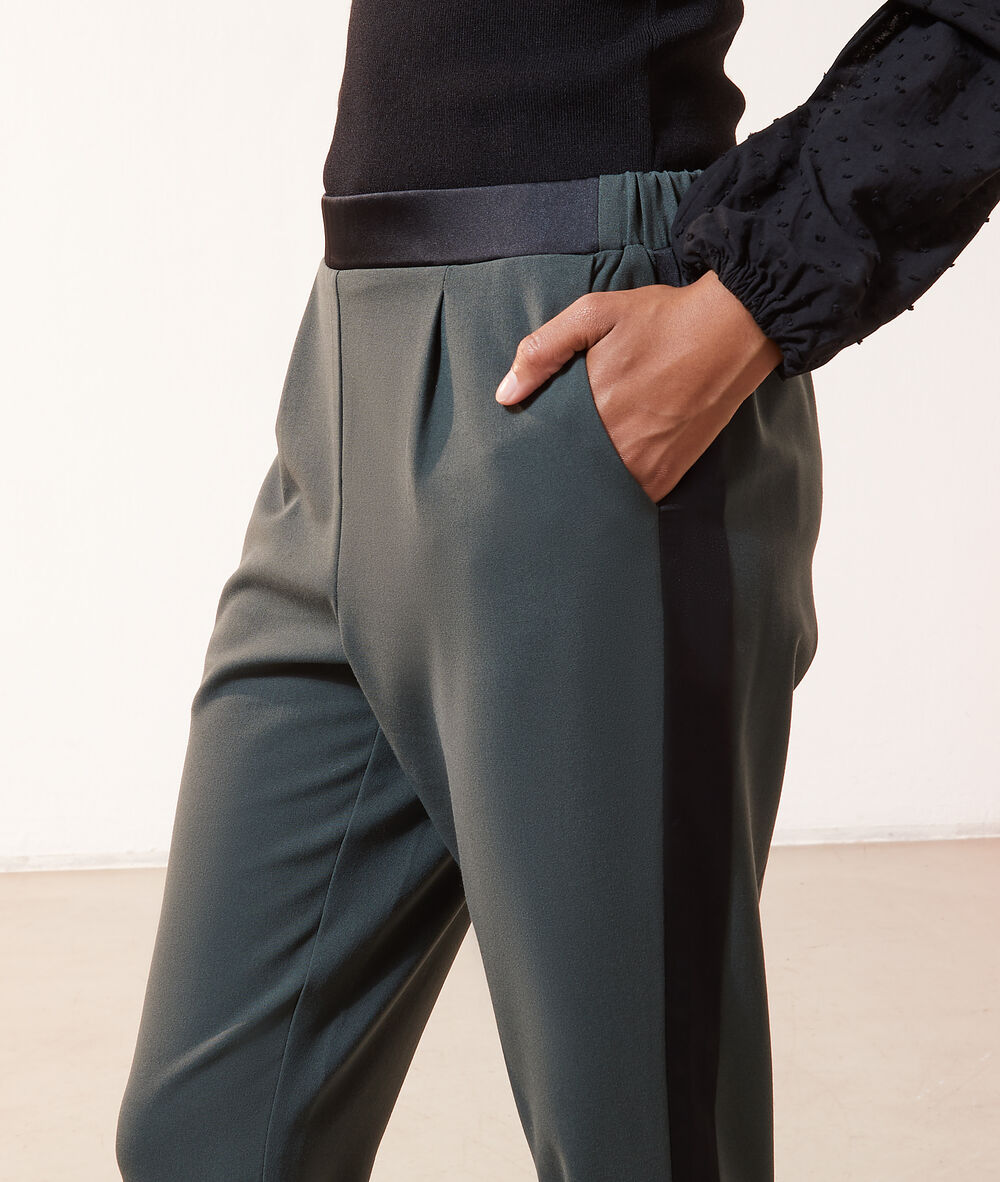 Pantalon côtés satinés foret.