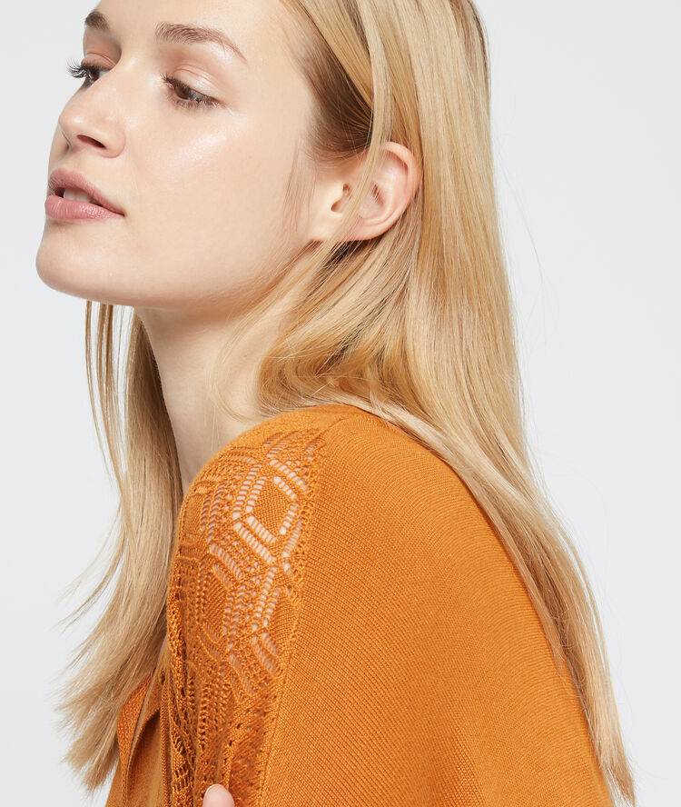 Jersey de punto fino con guipur c.ocre.