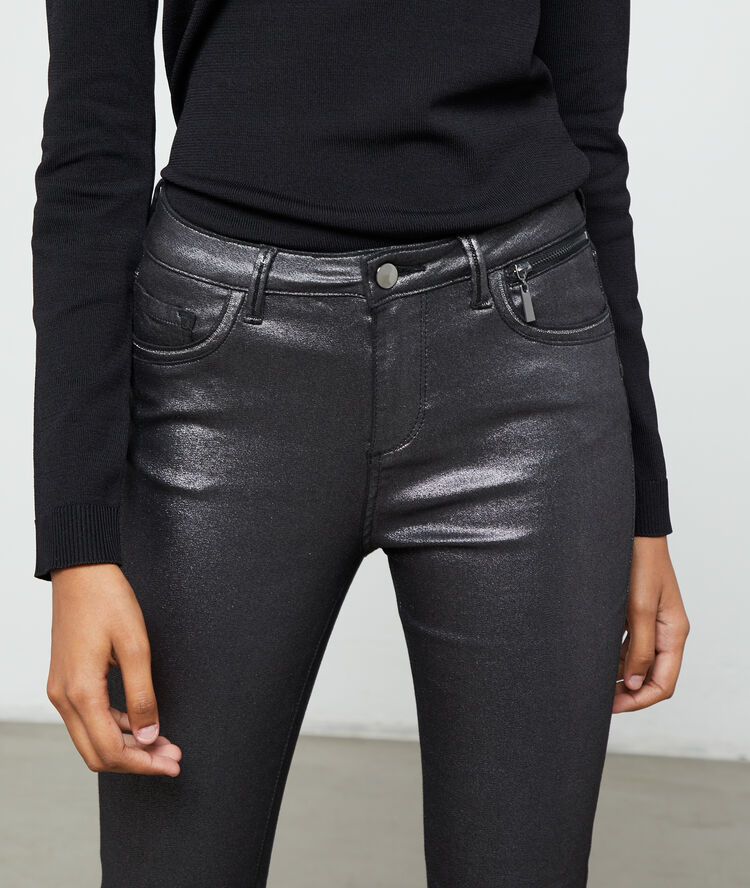 Pantalón ajustado forrado negro.