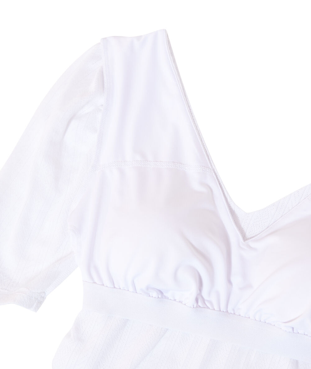 Camiseta 2 en 1 con top integrado crudo.