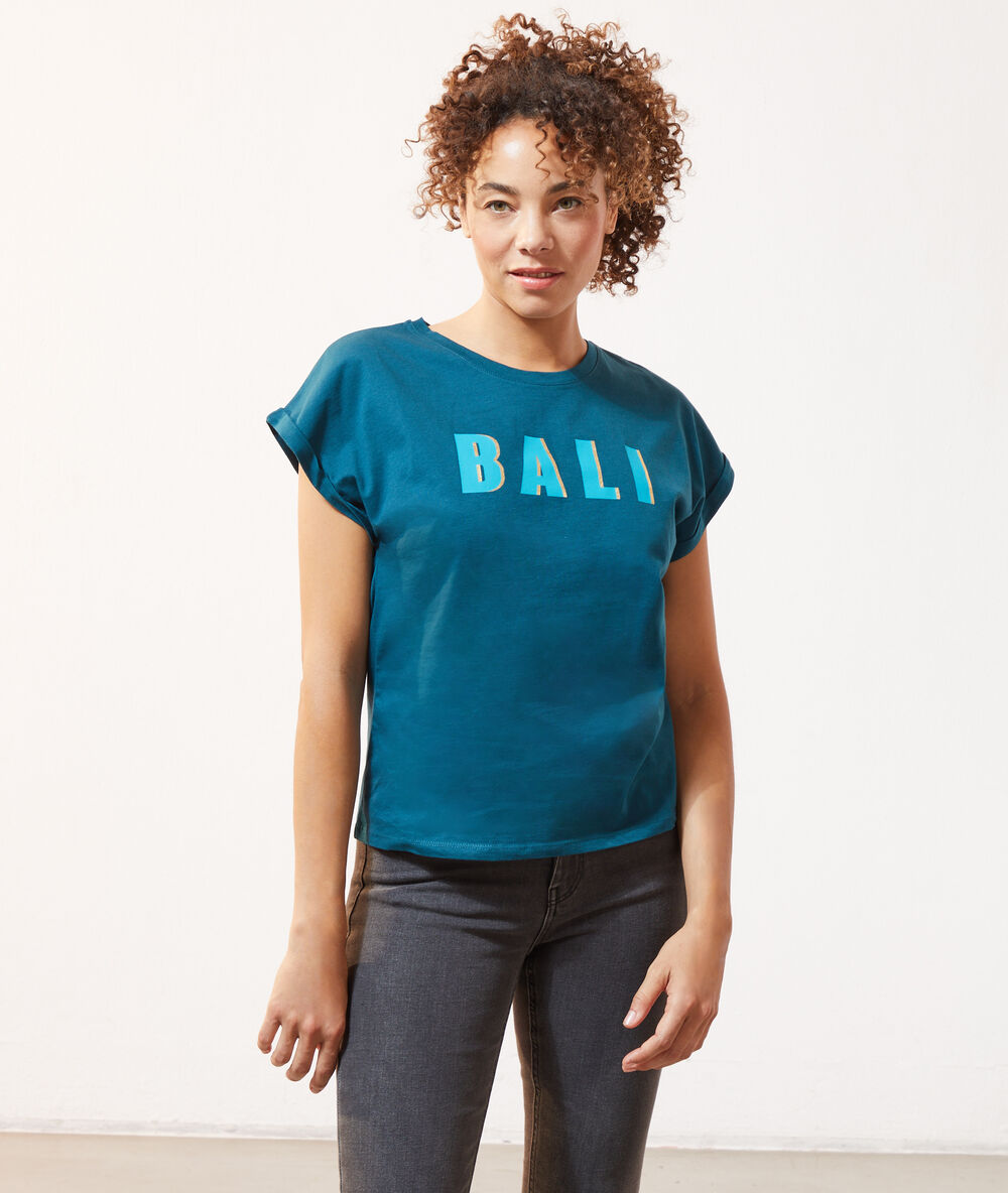 Camiseta con mensaje verde.