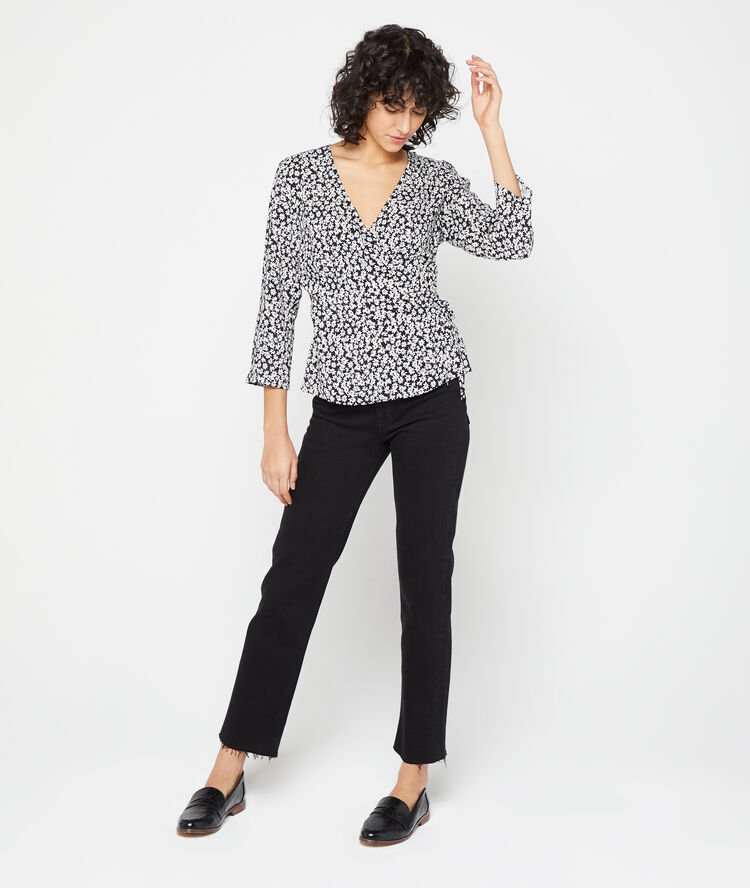 Blusa cruzada estampado floral negro.