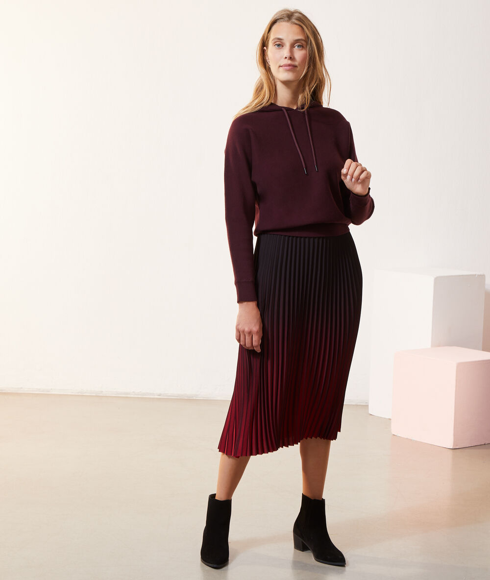 Falda midi plisada negro.