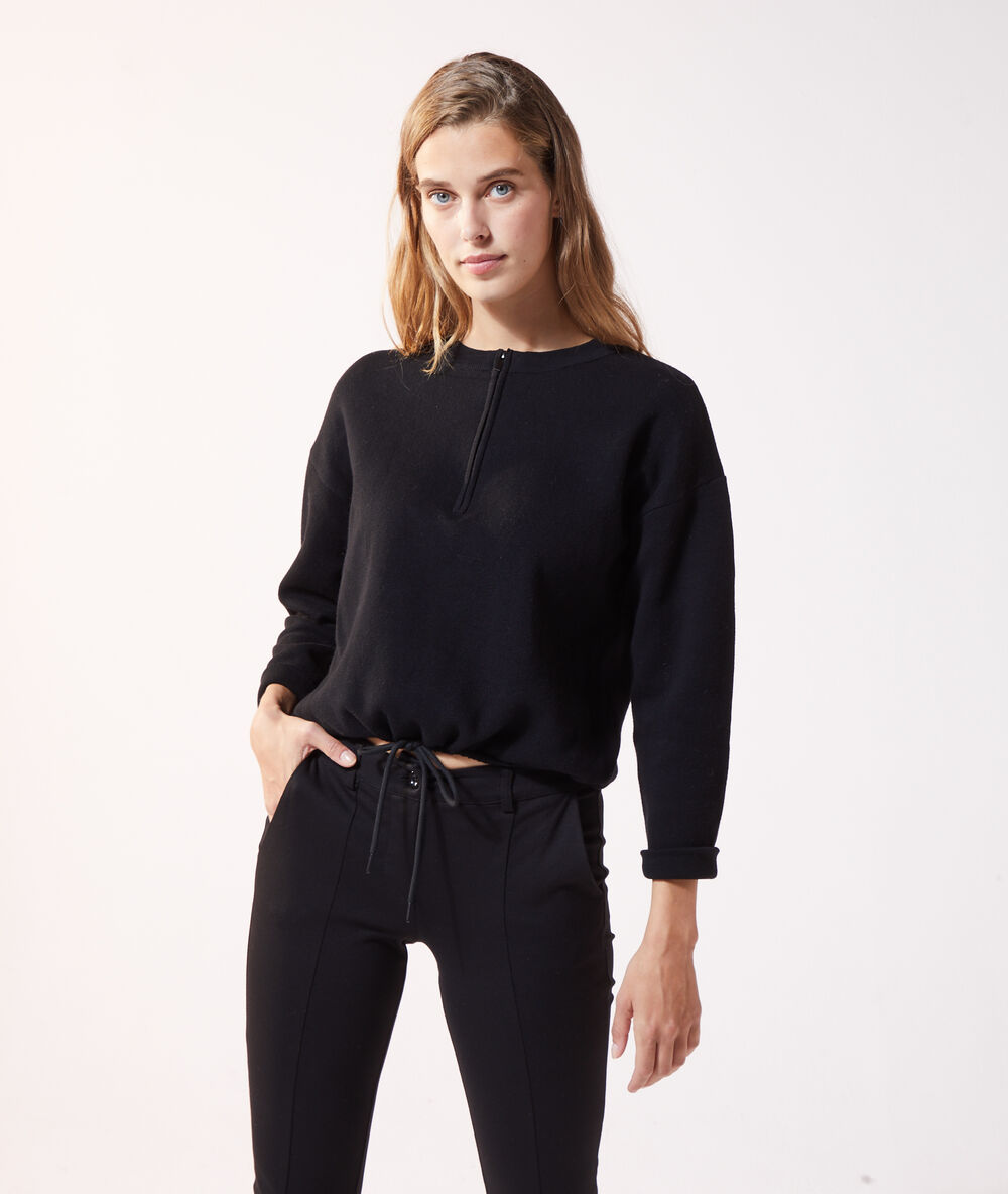 Sudadera cierre con cremallera negro.