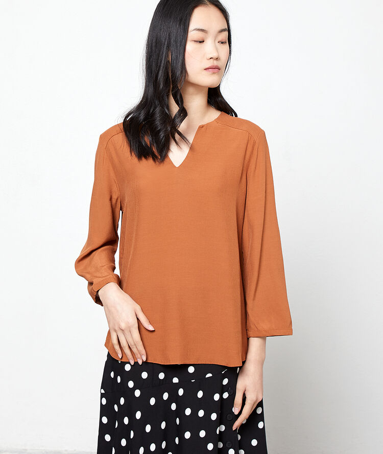Blusa lisa tierra.