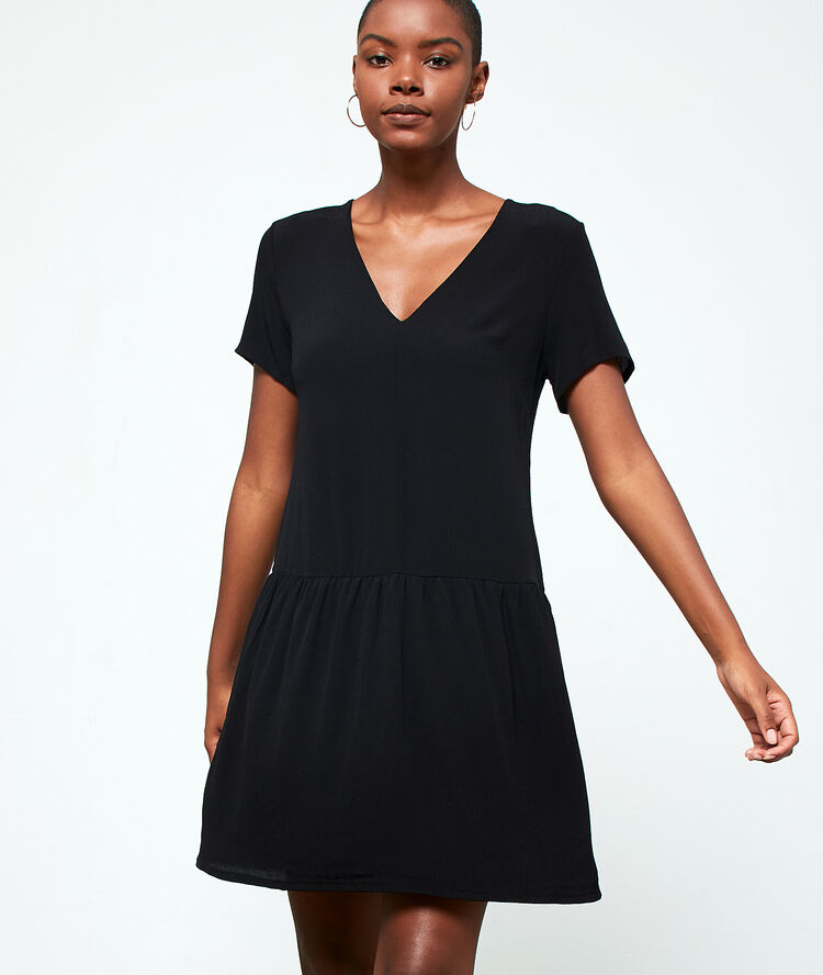 Vestido vaporoso negro.