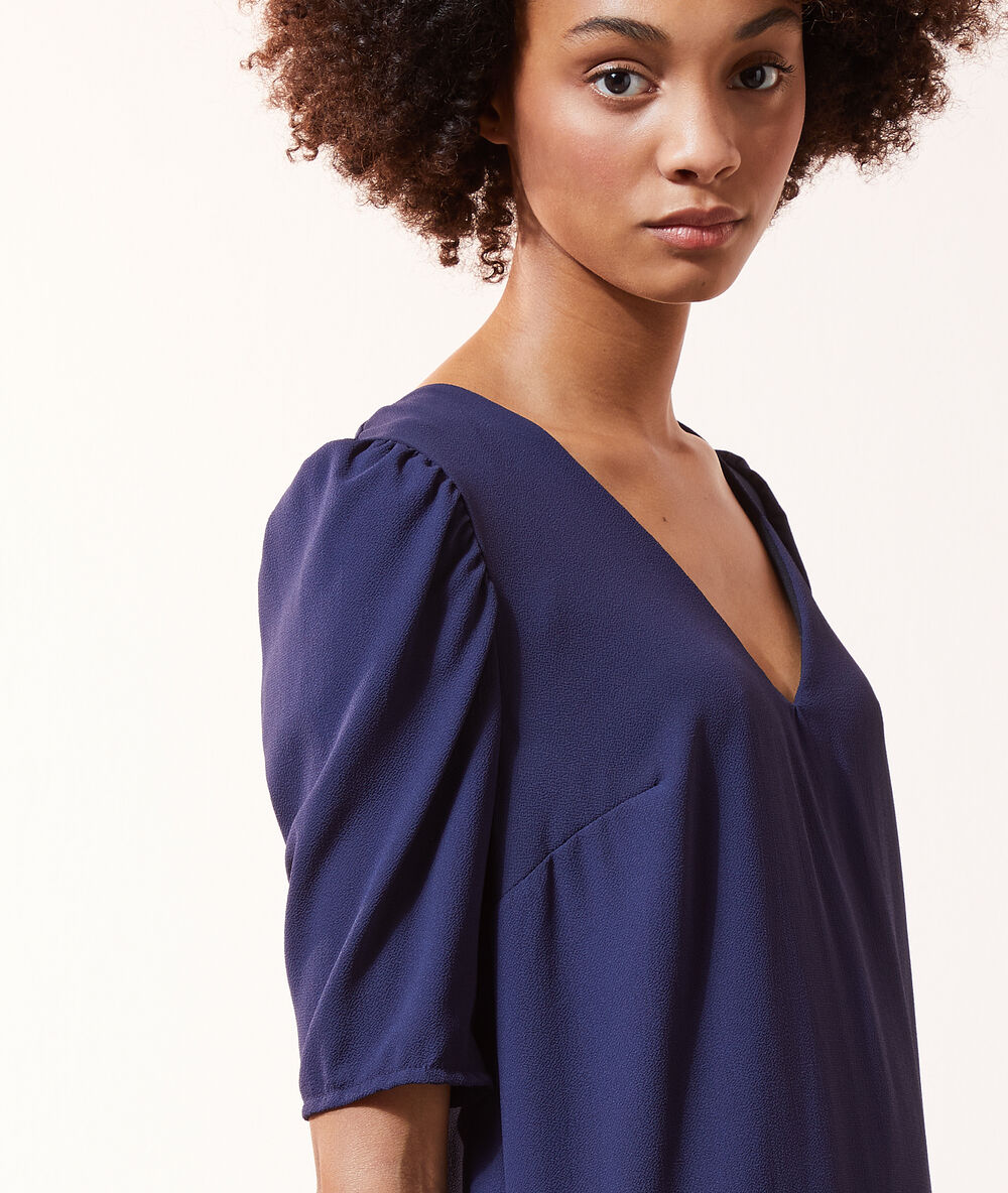 Vestido recto 2 en 1 con top integrado azul marino.