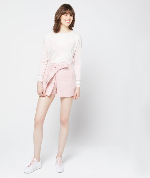 Short cruzado anudado rosa.