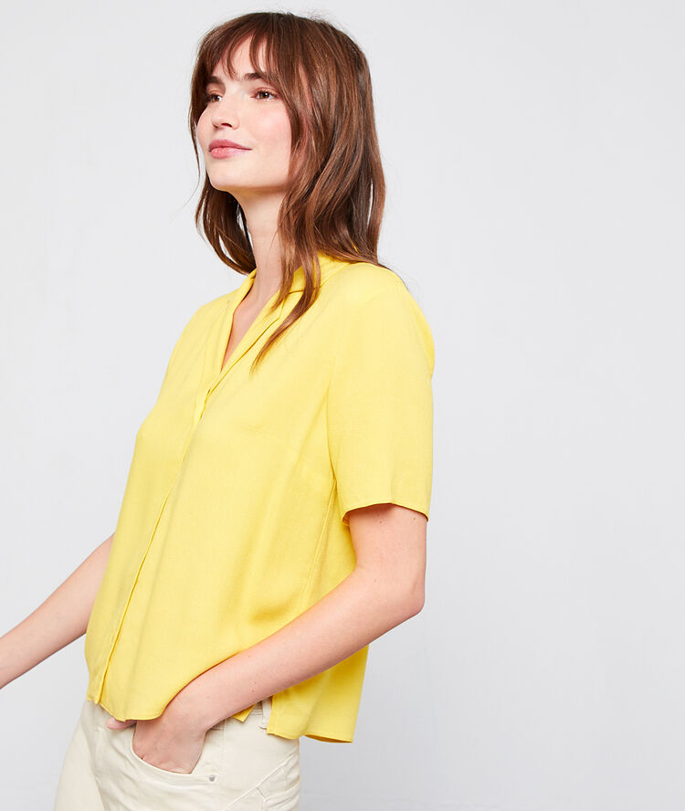 Camisa vaporosa amarillo.