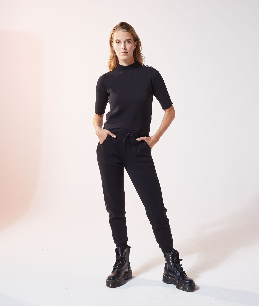 Pantalón jogging negro.