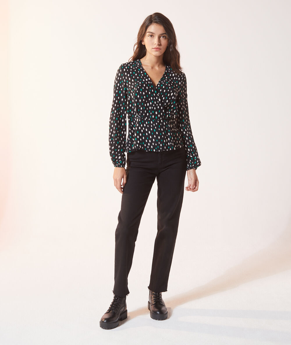 Blouse cache-cœur noir.