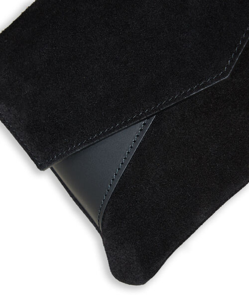 Bolso efecto ante negro.