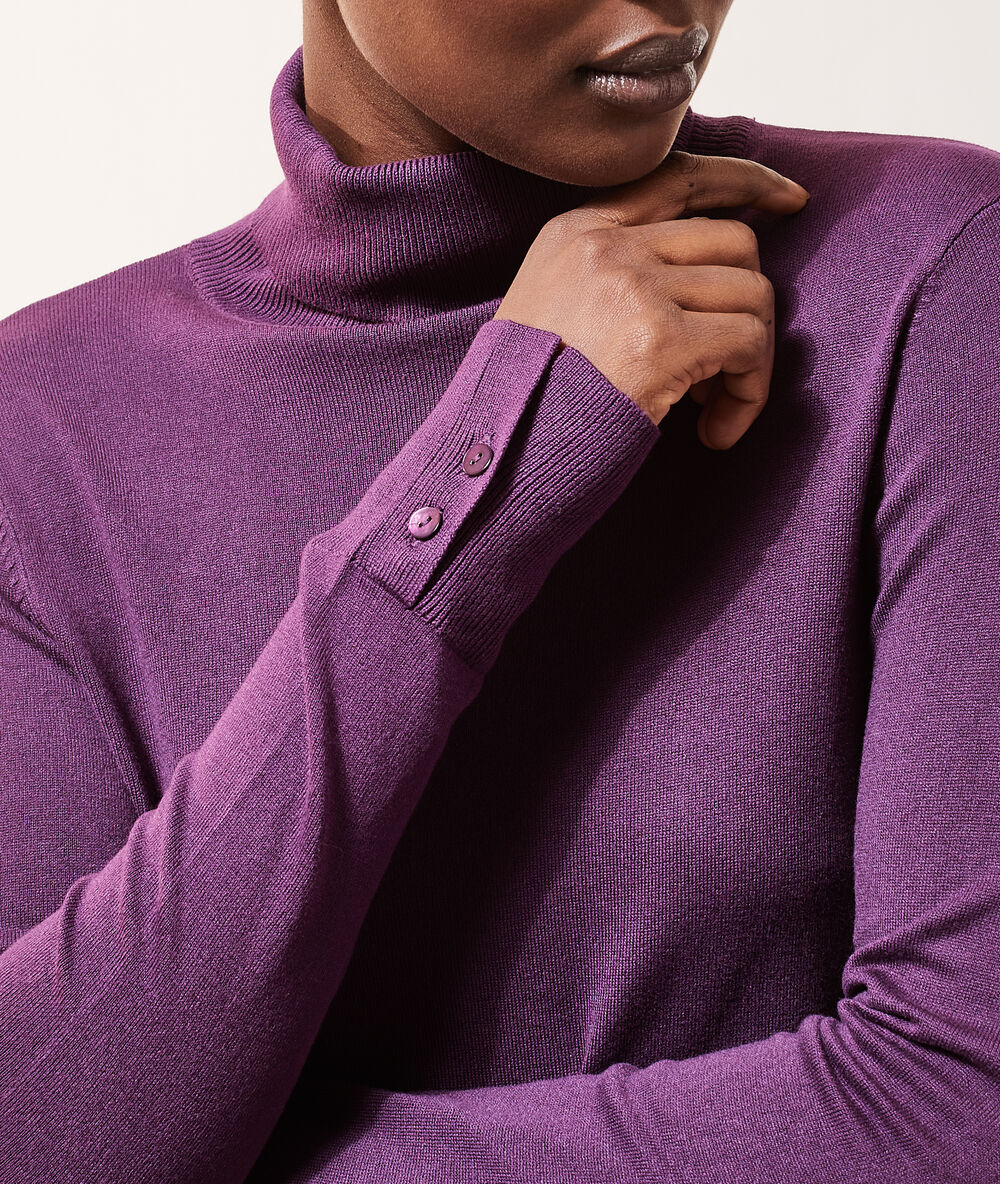 Jersey de cuello alto ciruela.