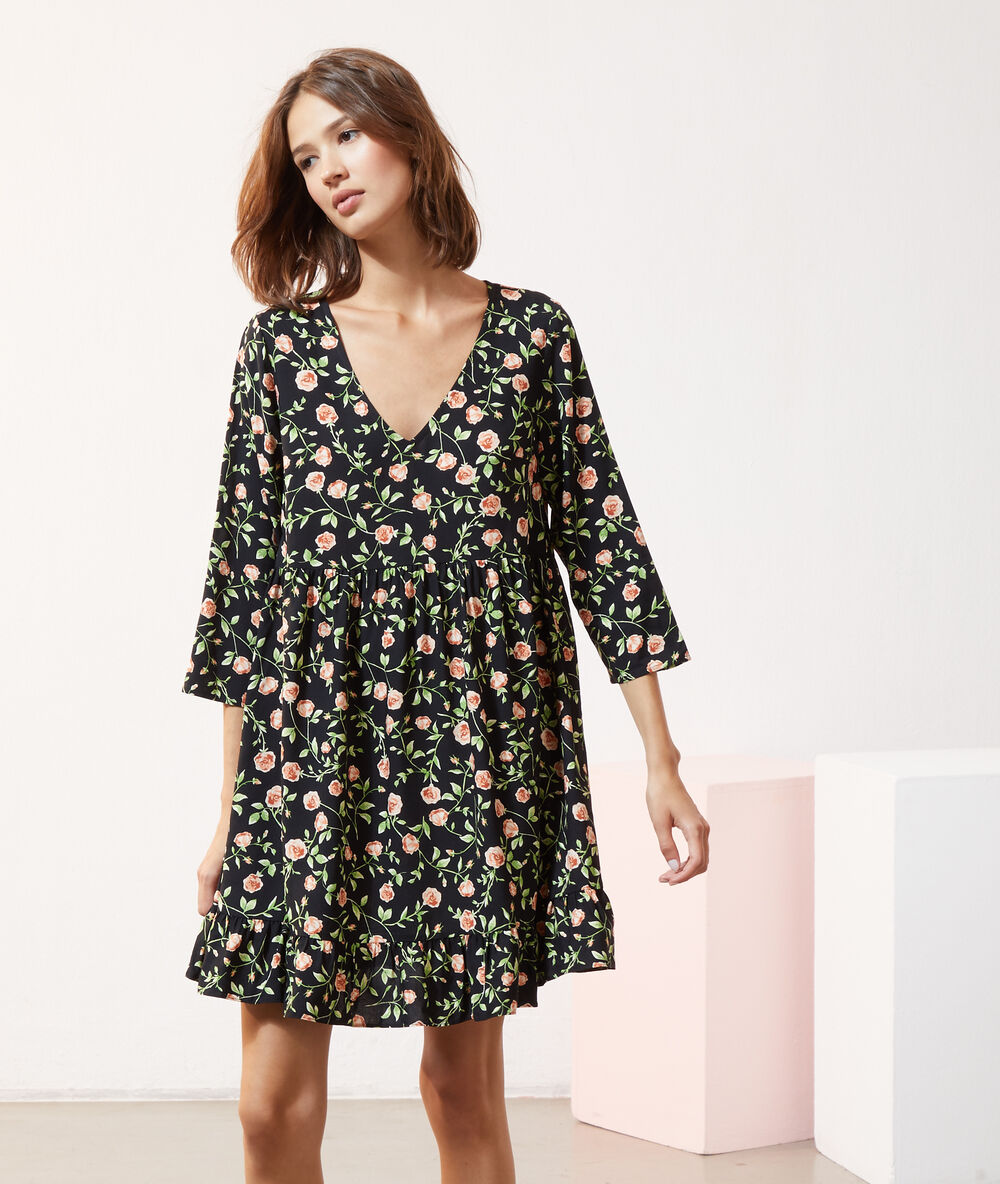 Vestido estampado floral negro.