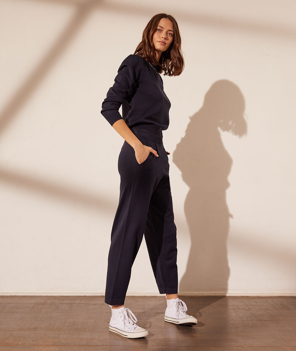 Pantalón jogger de punto azul marino.