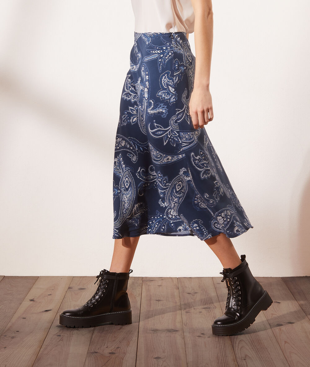 Falda larga estampado bandana azul marino.