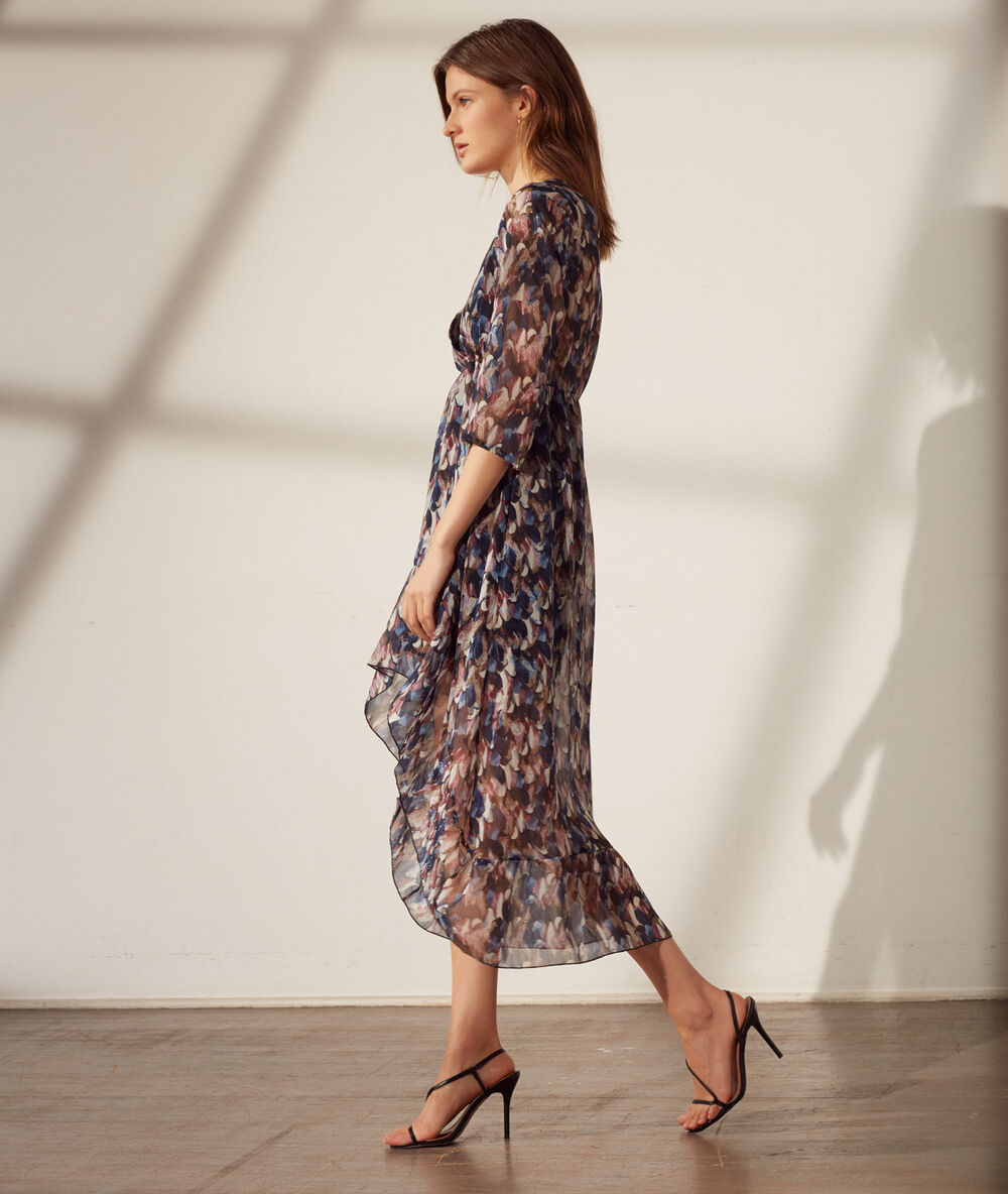 Robe longue fluide smockée imprimé fleuri bleu marine.