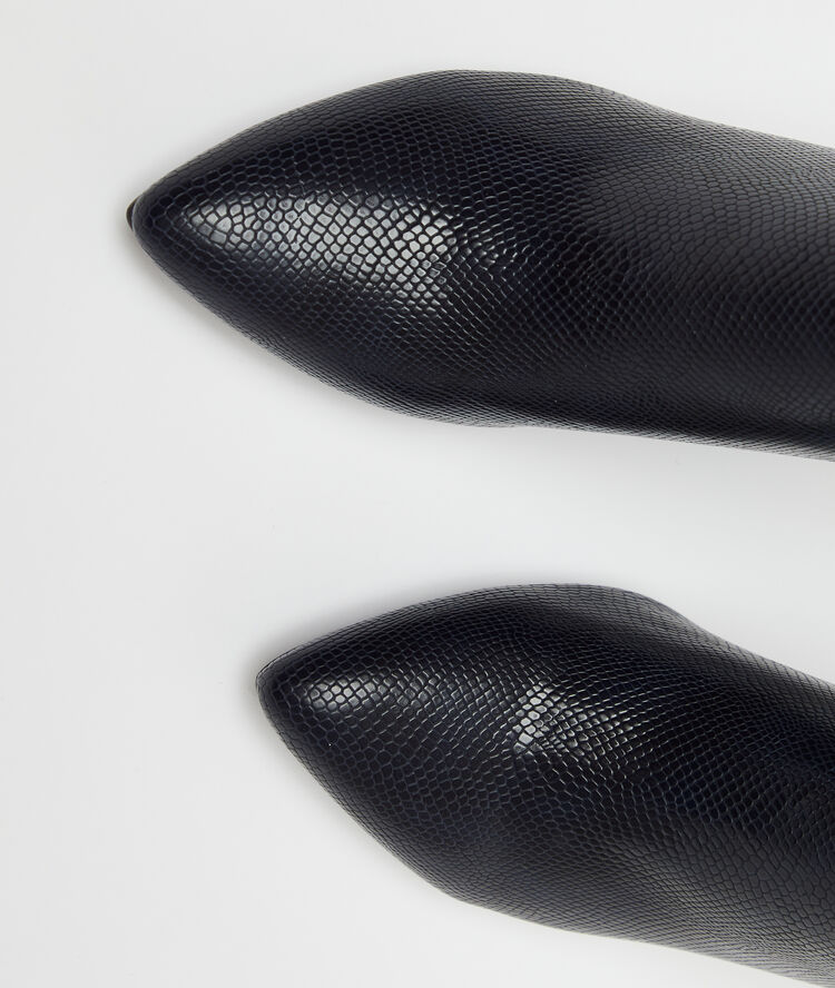 Botines de talón efecto serpiente azul marino.