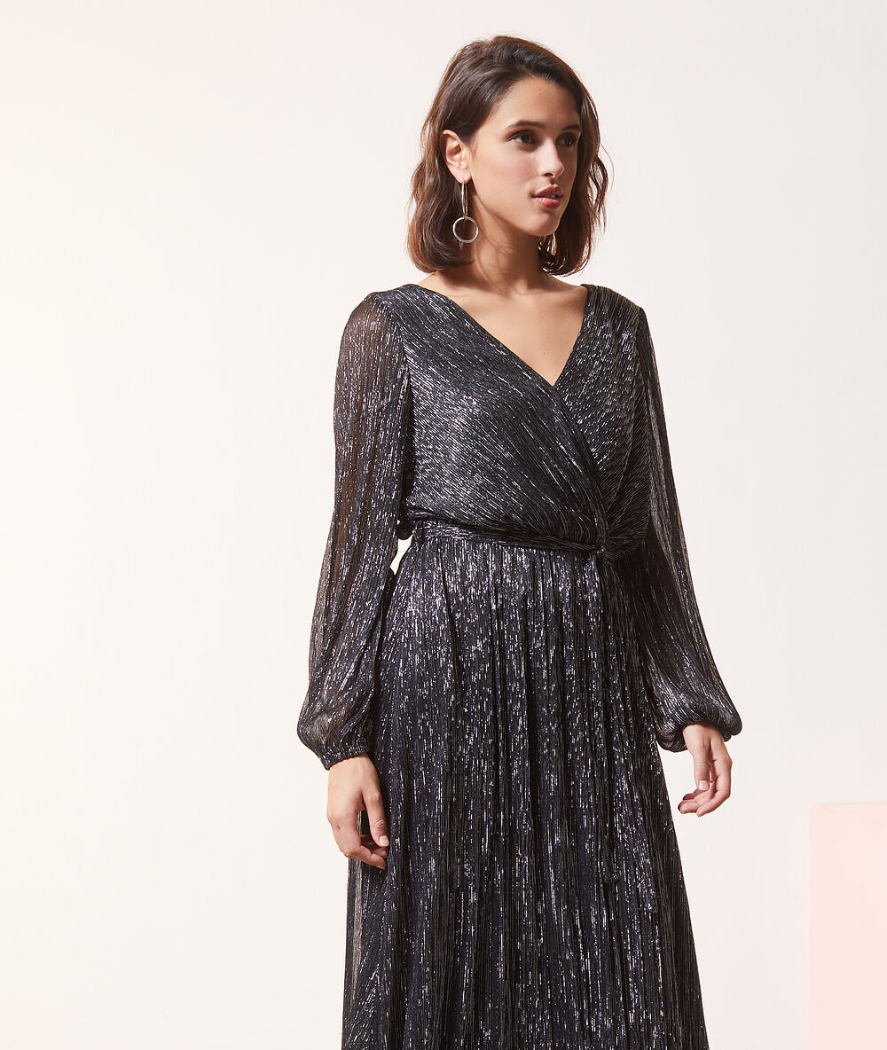 Robe longue à fils métallisés noir.
