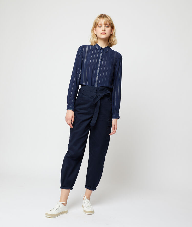 Pantalón de talle alto y 7/8 azul marino.