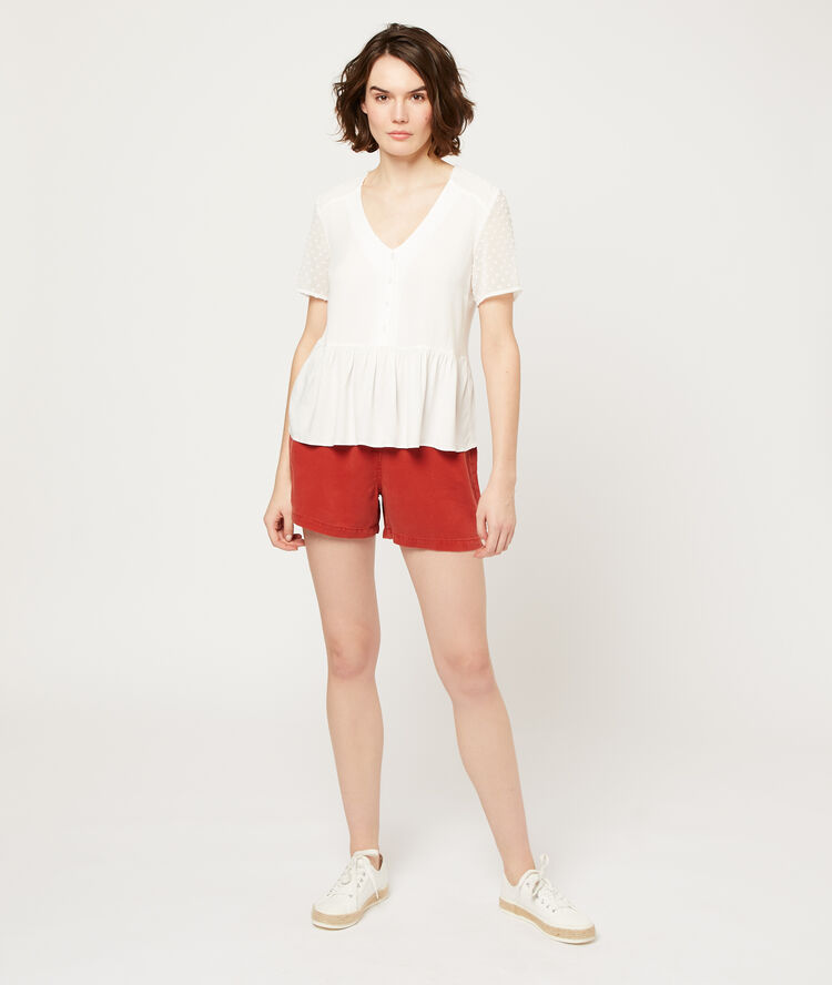 Blusa detalles de plumetis crudo.
