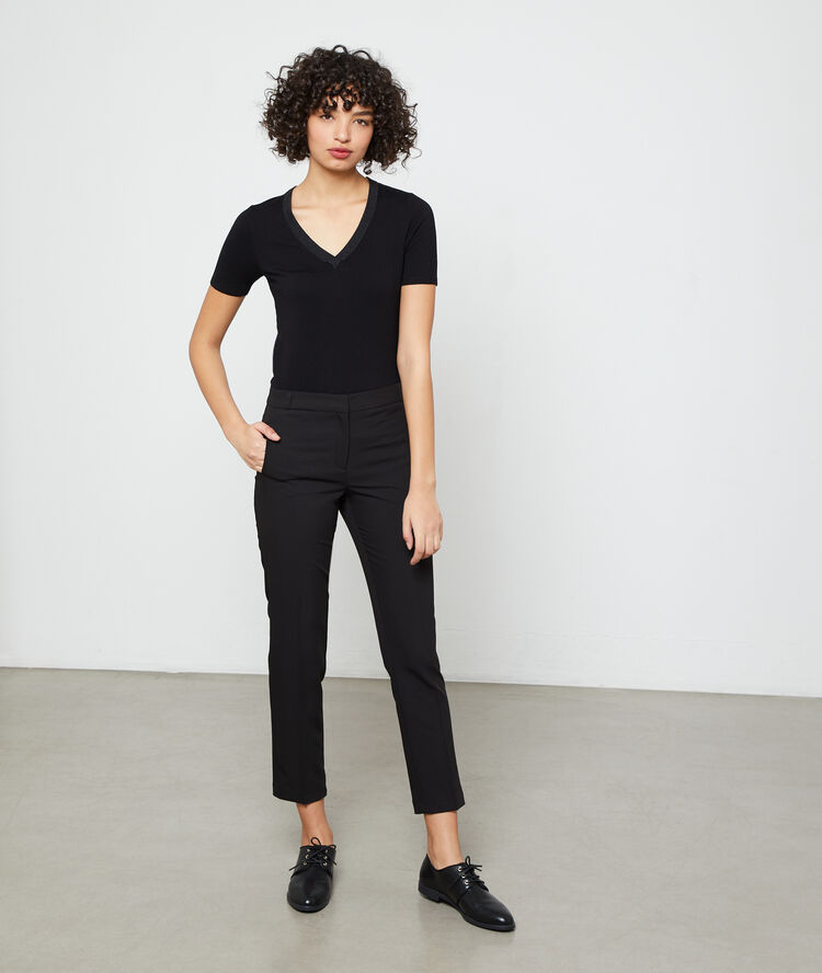 Pantalón cigarette negro.