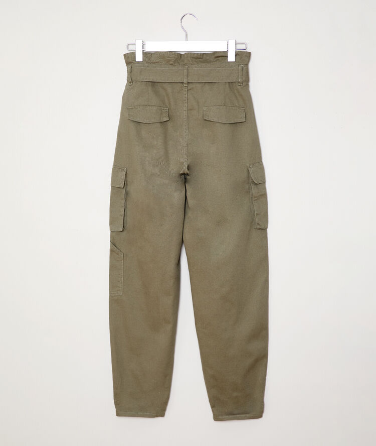 Pantalón ancho caqui.