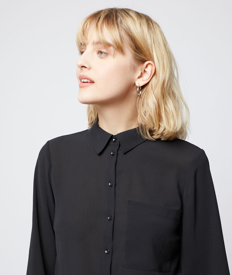 Camisa lisa negro.