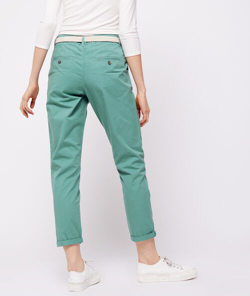 Pantalón con cinturón de algodón bio verde azulado.