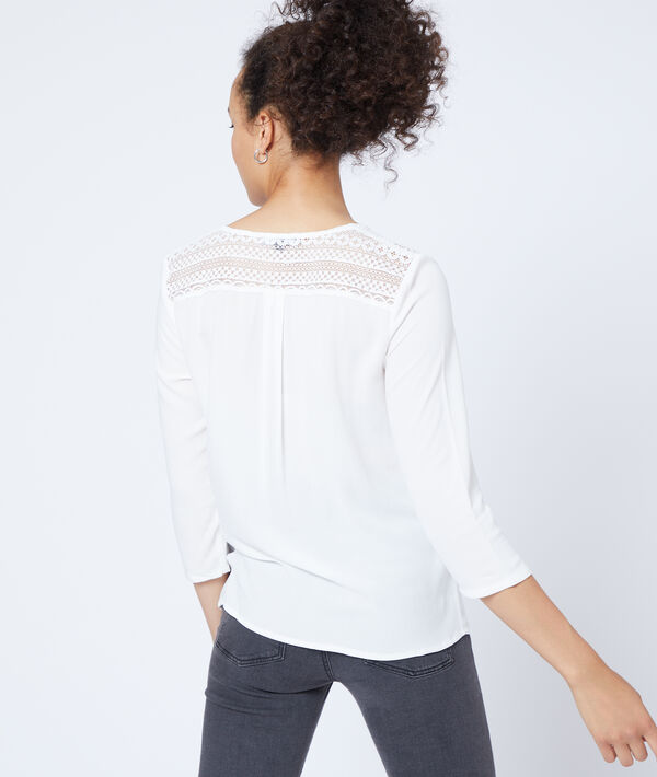 Blusa abotonada de guipur Blusa abotonada de guipur