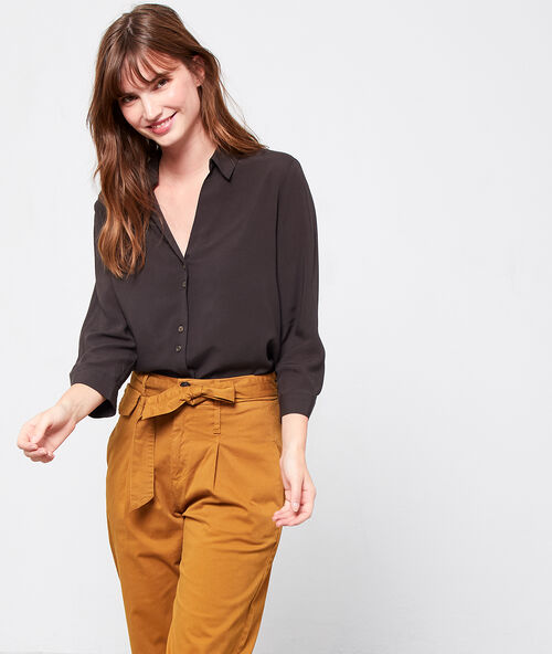 Camisa con botones efecto ámbar bronce.
