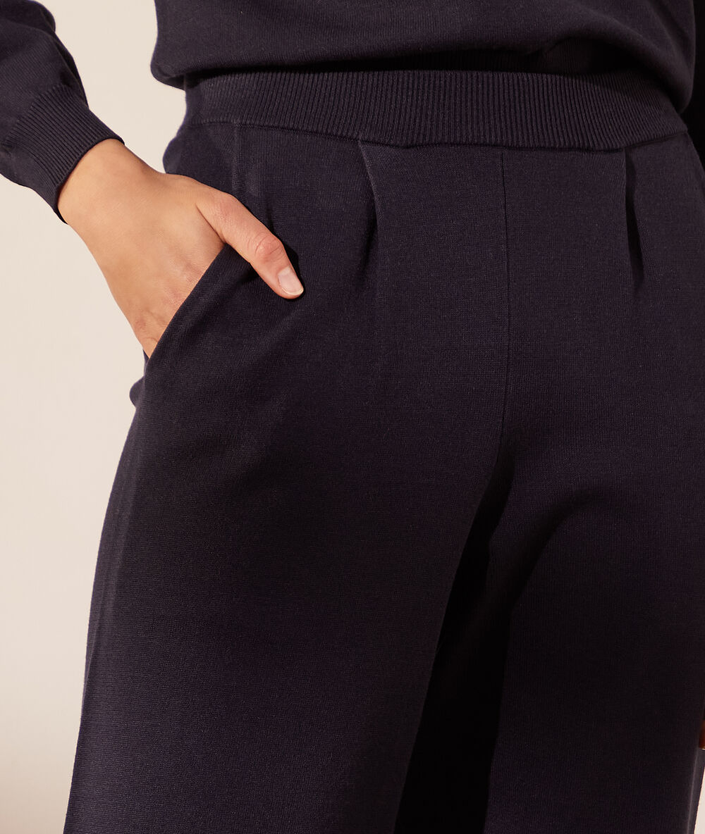 Pantalón jogger de punto azul marino.
